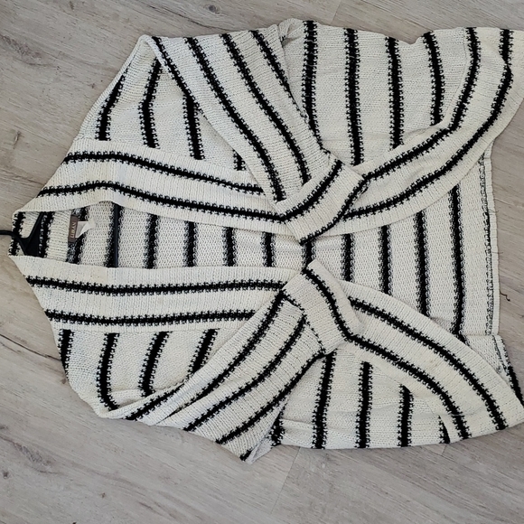 Oversized Cozy Drape Cardigan - Picture 6 of 7